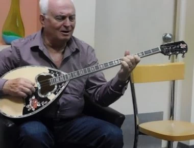 Πέθανε ο μετρ του μπουζουκιού Γιάννης Πολυκανδριώτης (φώτο-βίντεο)